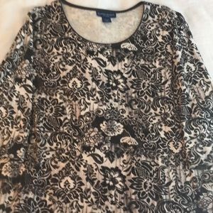 Black & cream wallpaper pattern tunic top